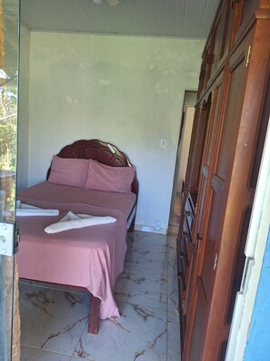 Fer et planche Ă repasser, Wi-Fi, literie fournie