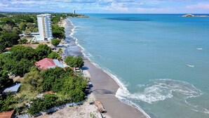 Beach - Playa Farallon, BEACHFRONT, 3-bedroom WITH 3 ensuite condo. OCEAN VIEW BALCONY (Río Hato)