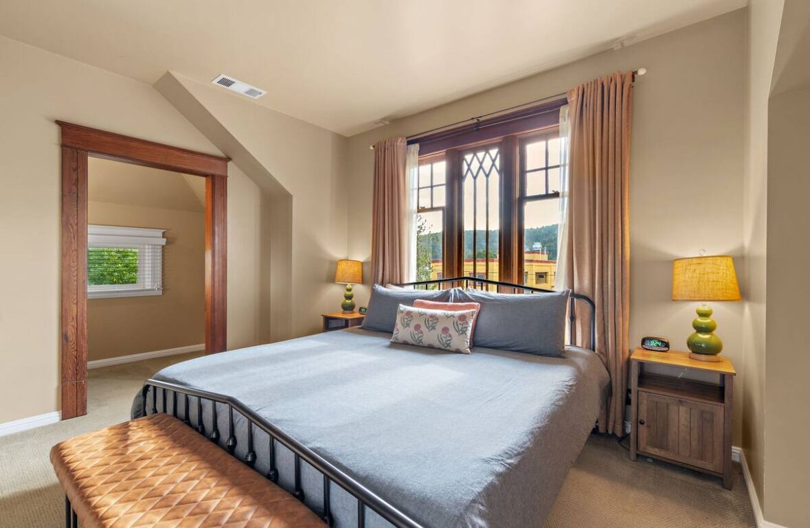 2 soverom, skrivebord, wi-fi (inkludert) og sengetøy