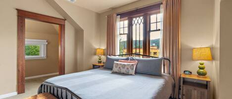 2 soverom, skrivebord, wi-fi (inkludert) og sengetøy