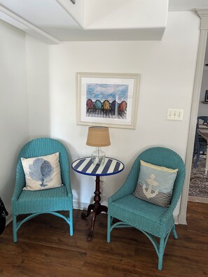 Interior - 2-bedroom condo in delightful Ocean City with AC (Ocean City)