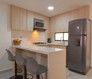 Fridge, microwave, stovetop, coffee/tea maker - 2-bedroom Apartment with AC in Belén Aliadas (Medellín)