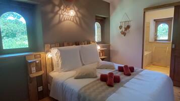 2 bedrooms, desk, iron/ironing board, travel crib
