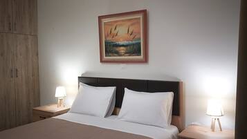 Fer et planche à repasser, accès à Internet, literie fournie