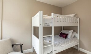 2 chambres, fer et planche à repasser, Wi-Fi, draps fournis