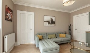 TV - Free Parking | Sleeps 7 | 2 Bedrooms | Nice Area (Hawick)