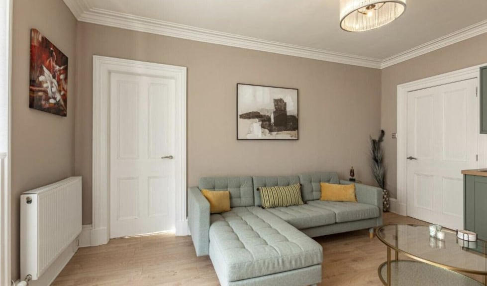 Free Parking | Sleeps 7 | 2 Bedrooms | Nice Area - Hawick