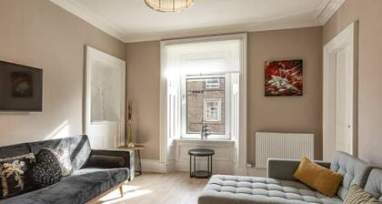 Free Parking | Sleeps 7 | 2 Bedrooms | Nice Area
