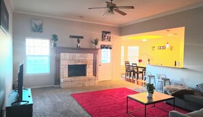 Smart TV - 3-bedroom house In Royse City/Fate (Royse City)