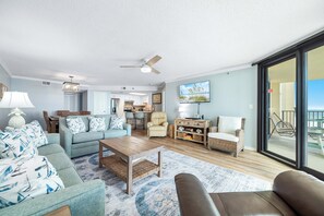 Smart TV - New! 3BR Beachfront, Insane Gulf Views, Indoor/Outdoor Pool, Hot Tub, Sleeps 12 (Orange Beach)