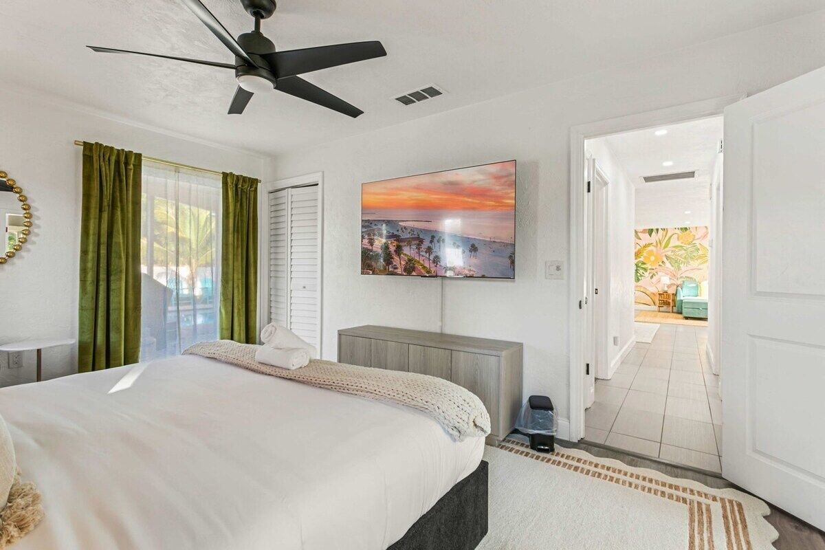 5 bedrooms, iron/ironing board, free WiFi, bed sheets