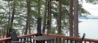 Peaceful 3-bedroom island cabin with AC in beautiful Meredith