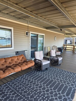 Terrace/patio - Midlake. Conveniently located close to Toledo Town. Pet friendly. (Many)