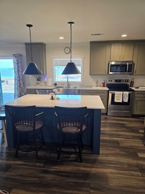 Microondas, horno, parrilla de estufa y lavavajillas 