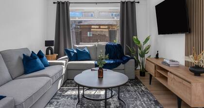 Free Parking| Sleeps 6 | 3 Bedrooms | Central