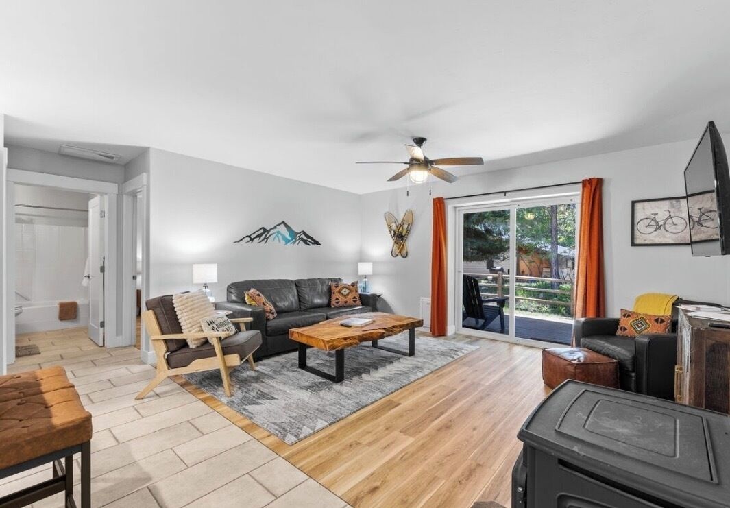 Téléviseur connecté, foyer, écran d’ordinateur