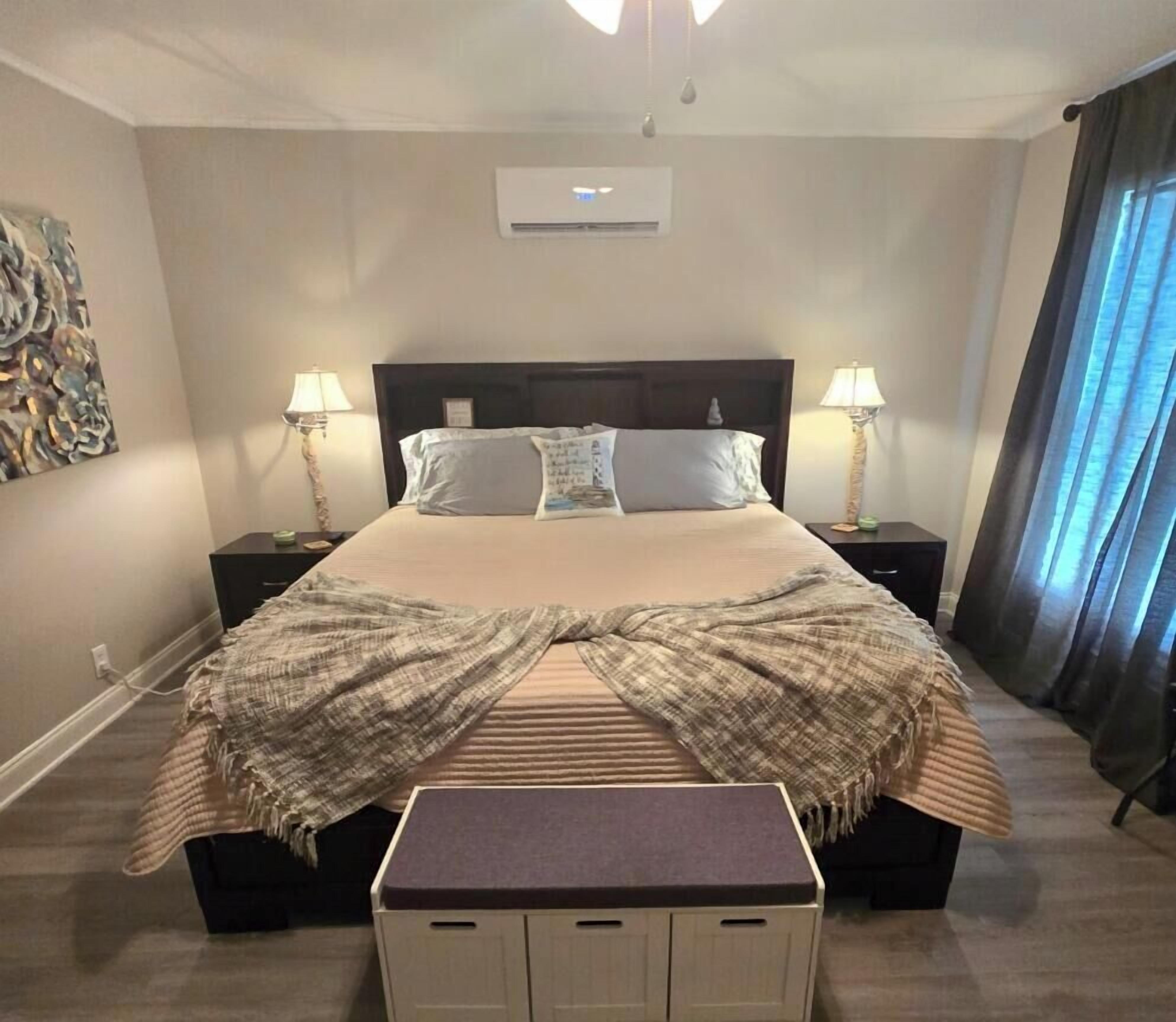 3 bedrooms, desk, iron/ironing board, travel crib