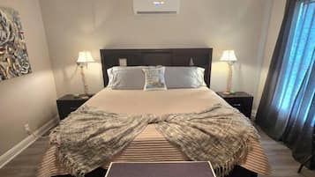 3 bedrooms, desk, iron/ironing board, travel crib