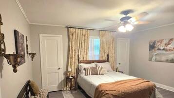 3 bedrooms, desk, iron/ironing board, travel crib