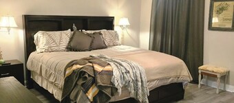 Entire home in the Broadmoor area of Shreveport Louisiana. 4 beds and 1 bath