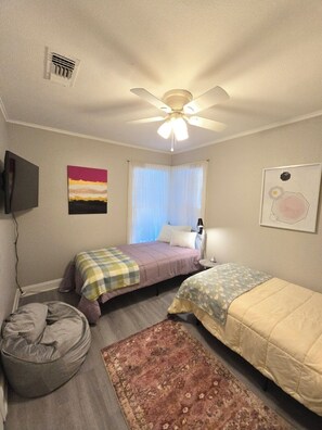 3 bedrooms, desk, iron/ironing board, travel crib