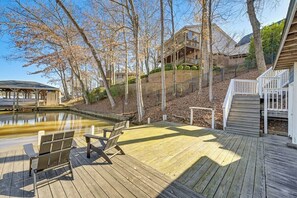 Terrace/patio - Spacious 4-bedroom house in pleasant Norwood with AC (Norwood)