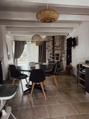 Dining - Les Résidences Gueguen - House Pool Vineyard (Préhy)