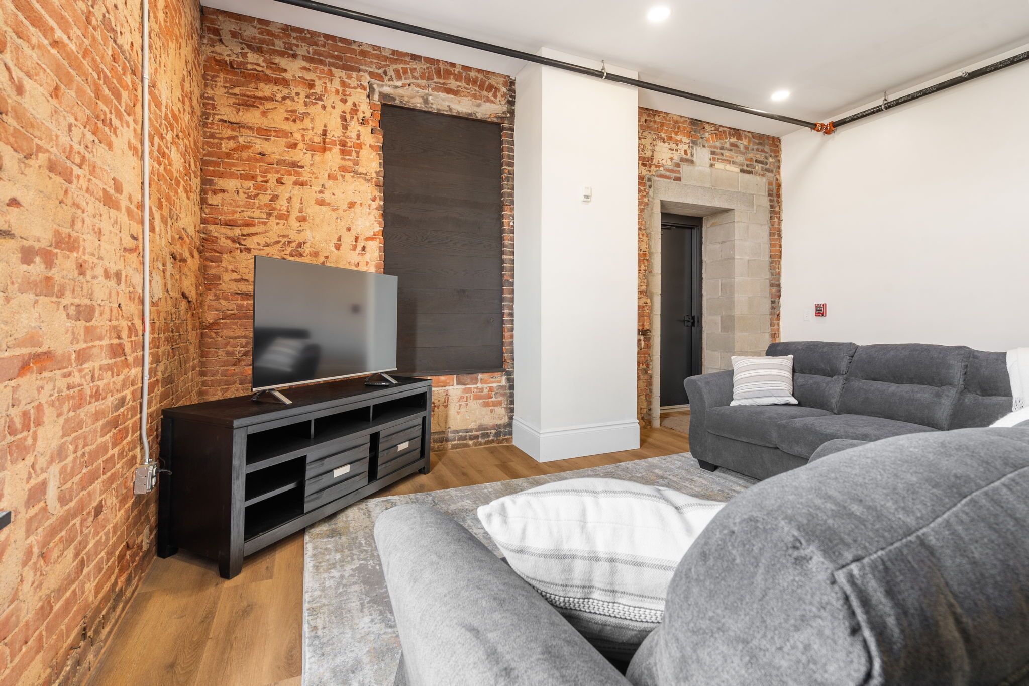 Classic Apartment, Kitchen, City View | Living area