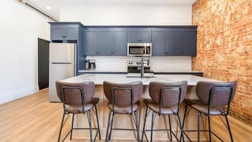 Classic Apartment, Kitchen, City View | Private kitchen | Full-size fridge, oven, stovetop, dishwasher