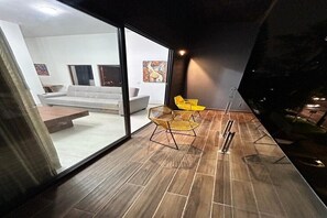 Terrace/patio - Spacious apartment for 8 in Zona Americana, All Nearby. (Guadalajara)