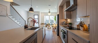 EaDo Retreat: Pool • Mini Golf • BBQ • EV‖ Mins to GRB Conv, WBC, UH & Rice Grad