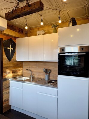 Hytte – deluxe, hageutsikt | Eget kjøkken | Høy barnestol