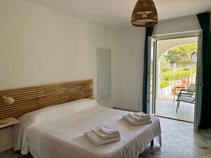 2 bedrooms, iron/ironing board, WiFi, bed sheets - Two Bedroom Apartment with Garden View (Portoferraio)
