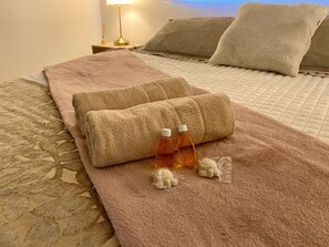 2 bedrooms, desk, iron/ironing board, free WiFi - Elegant 2BR/2BA Retreat | Pools | 24/7 Sec (Cancún)