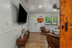 Living area - Butterfly Bungalow is a 4BR/2BA home with outdoor terrace and grill (Columbus)