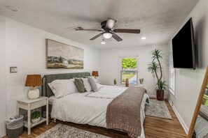 4 bedrooms, WiFi, bed sheets - Butterfly Bungalow is a 4BR/2BA home with outdoor terrace and grill (Columbus)