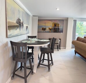 Dining - Waterfront Siesta key entire King suite  (Sarasota)