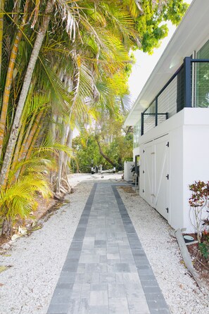 Property grounds - Waterfront Siesta key entire King suite  (Sarasota)