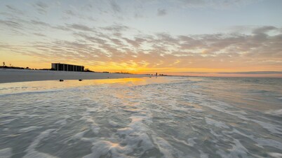 Waterfront Siesta key entire King suite 