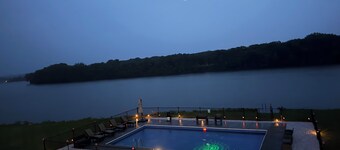 SUMMER 50% OFF BY TRACK🏇TOWN🏙️WATERFRONT 8 BEDS🏡HEATED POOL🏊♀️SAUNA🧖NEW DECK🌊 FISH🐟