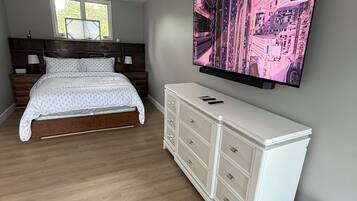 5 slaapkamers, een kluis op de kamer, een bureau