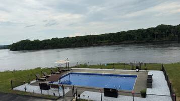 Outdoor pool, a heated pool