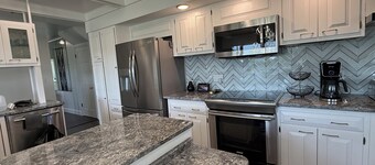 SUMMER 20% OFF! WATERFRONT🏡8 TOTAL BEDS🛌IN GROUND POOL🏊SAUNA⭐️FISH🐠BOAT🏡BY TRACK🏇