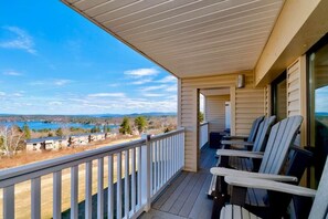 Property grounds - Spacious 2 Bedroom 2 Bath Lake View Condo (Laconia)
