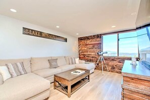 Living area - Cozy 1 Bedroom Condo with Lake Winni Views! (Laconia)