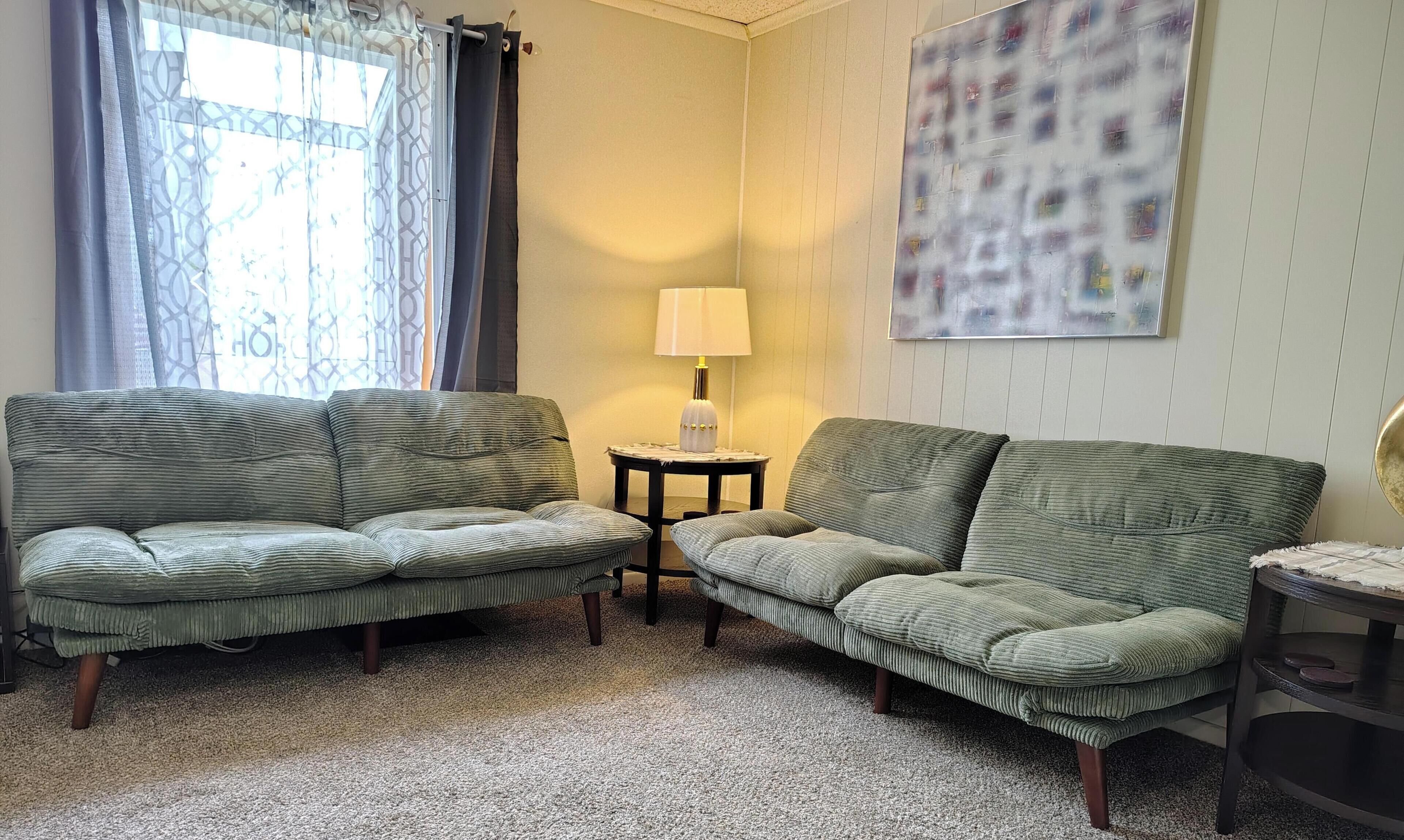 TV connectée, cheminée, chaîne hi-fi