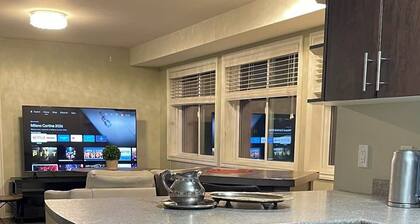 Mountain House: An apartment with a gorgeous ocean view on Triangle Mountain.