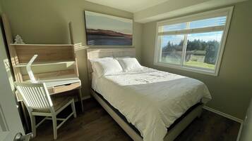 4 bedrooms, in-room safe, desk, iron/ironing board