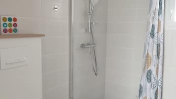 Een douche, toiletpapier