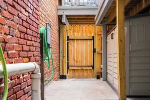 Property grounds - Cozy in Canton - Private Driveway - Pet Friendly (Baltimore)